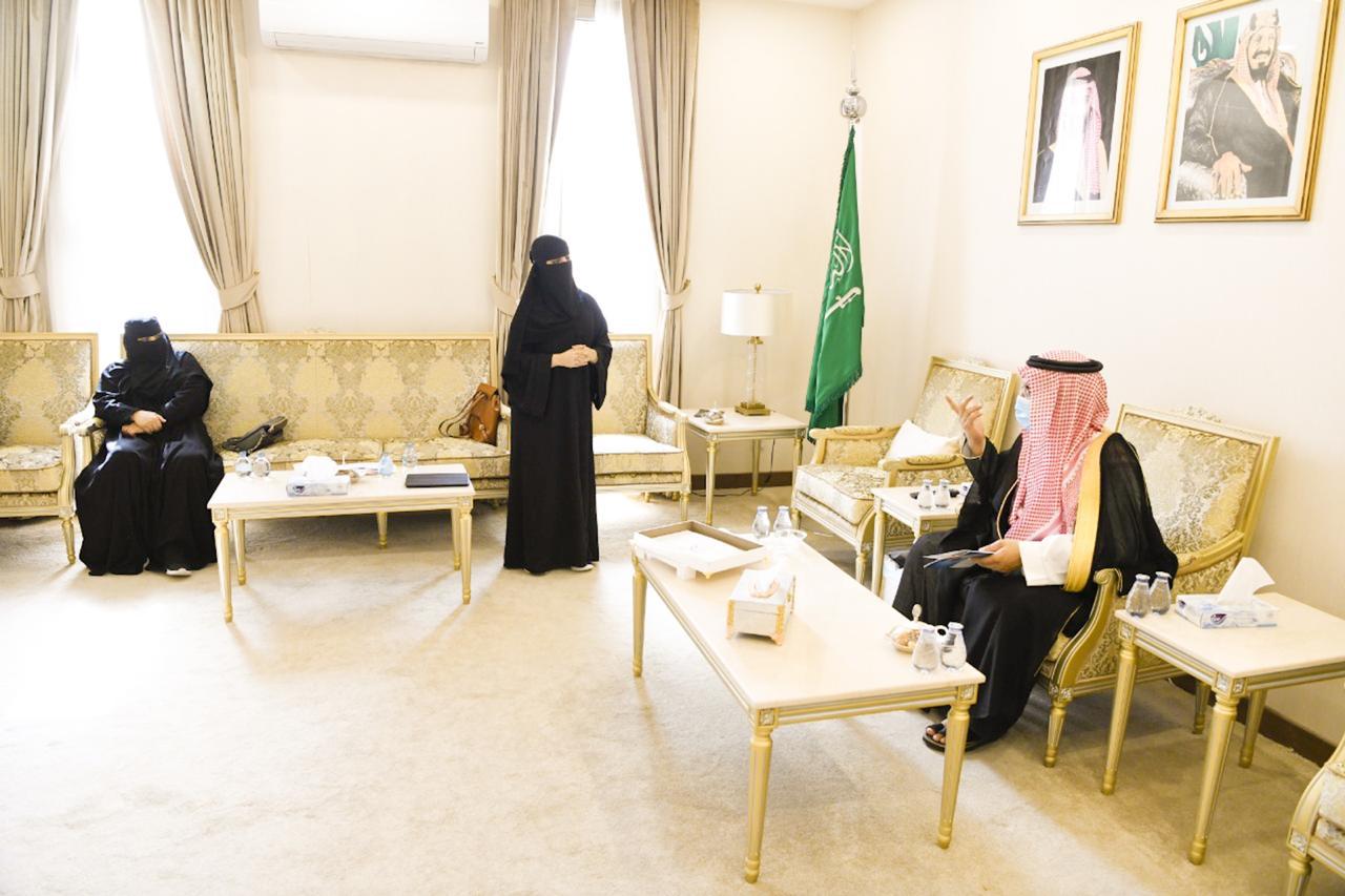 زيارة سمو الأمير  منصور بن محمد آل سعود وتسليم التقرير السنوي والإطلاع على منجزات الجمعية خلال الجائحة